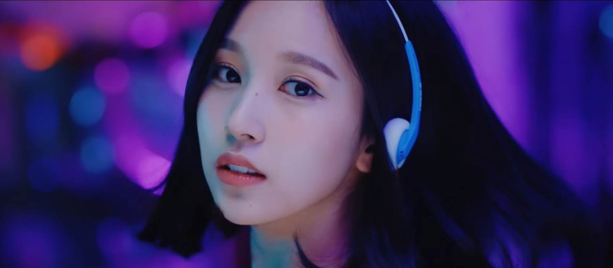 JYPE acts with the most songs reaching the following milestones on Spotify: 100M: #TWICE & Stray Kids (29) 200M: TWICE (17) 300M: TWICE (10) 400M: TWICE (5) 500M: TWICE (4) 600M: TWICE (2) 700M: TWICE (1) 🆕