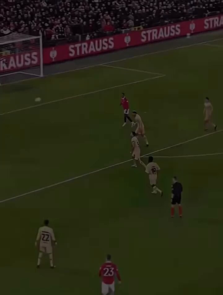 Tu vas regarder Busquets jouer et tu vas dire Rodri est fort que lui ? Mdrrr Les enfants de 2004 me font rire souvent ! Rodri n'a pas encore atteint ce niveau ! Il est encore très loin du niveau de son niveau