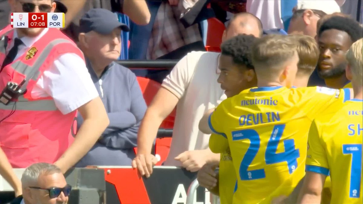 17-year-old Ryan Kavuma-McQueen gives Portsmouth the lead against Lincoln after just seven minutes! 🔥