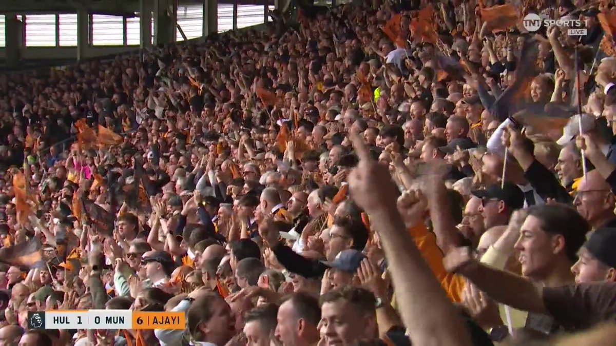 LOOK AT THE SCENES! 🤯 Despite a great stop from Senne Lammens, Hull take an early lead against Man United 🔥 📺 Watch live on TNT Sports &amp; HBO Max