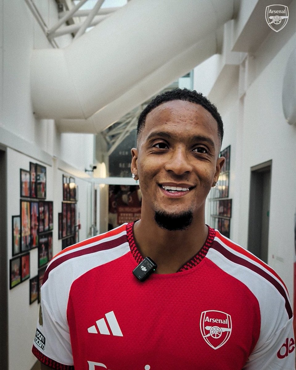 🦸‍♂️️ Ideal superpower 🍴 Dream dinner guest 🏡 First impressions Ezri Konsa takes on our Quickfire Questions 🎤