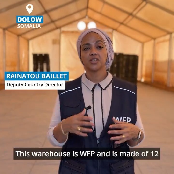 📍#Somalia: Nearly 2 million children are facing acute malnutrition, while conflict, displacement and drought continue to push families deeper into crisis. Yet this WFP warehouse stands empty, and @WFP_Somalia teams can barely support 1 in 10 people in acute need. More support is urgently needed to help avert catastrophe.