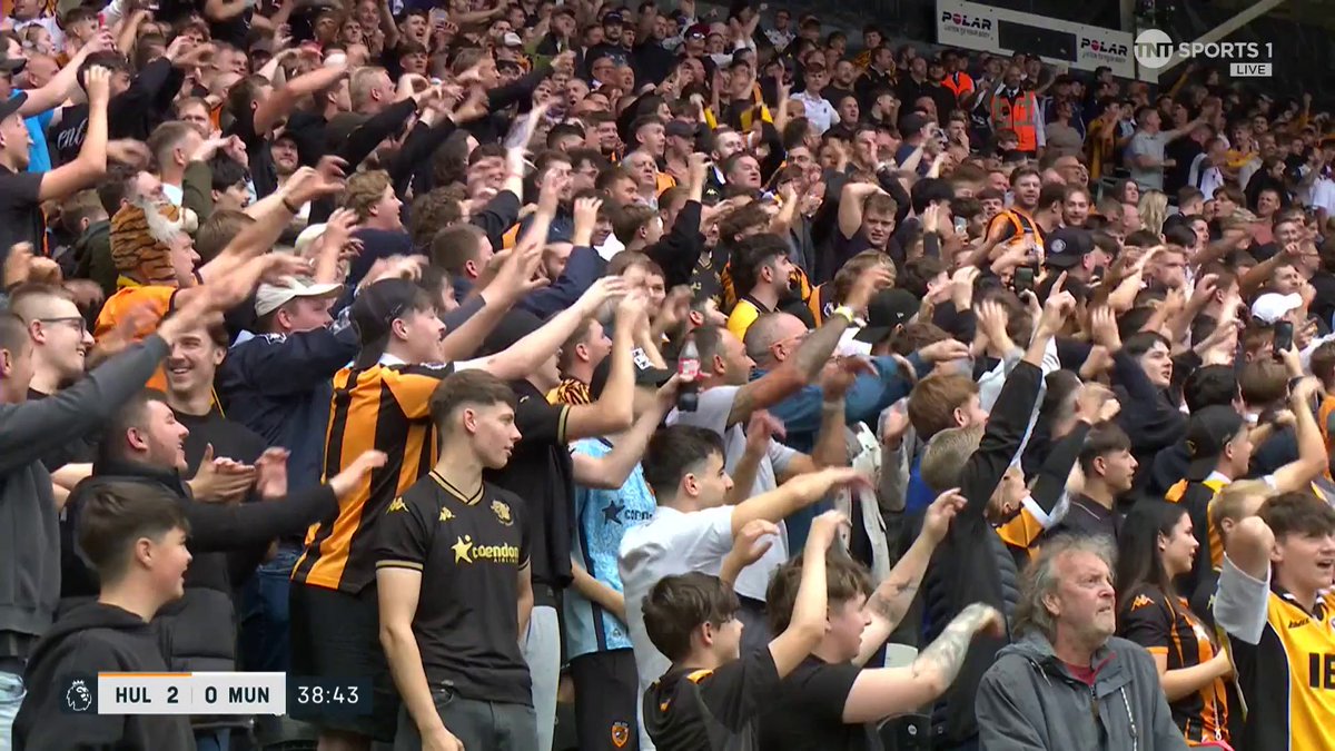 Hull fans were enjoying themselves after taking a 2-0 lead against Man United 🐯 📺 Watch live on TNT Sports & HBO Max