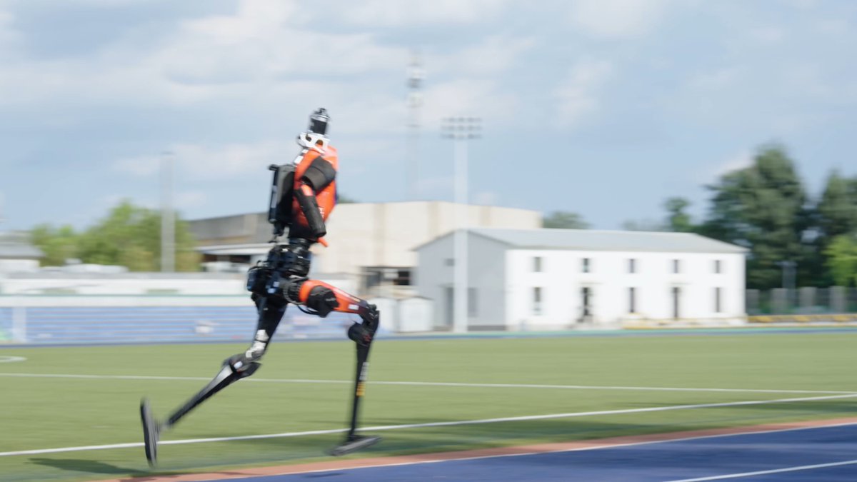 Lightning strikes: Chinese humanoid robot runs 100-meter in 9.32 seconds #HumanoidRobotGames #robots #ai