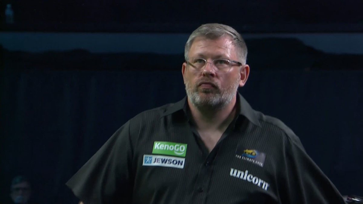 WADE TWO CLEAR! What a contest! Both players are averaging 107 at the interval, but it's James Wade who leads 4-2 in a race to 8 legs! #AusDarts | Final 📺