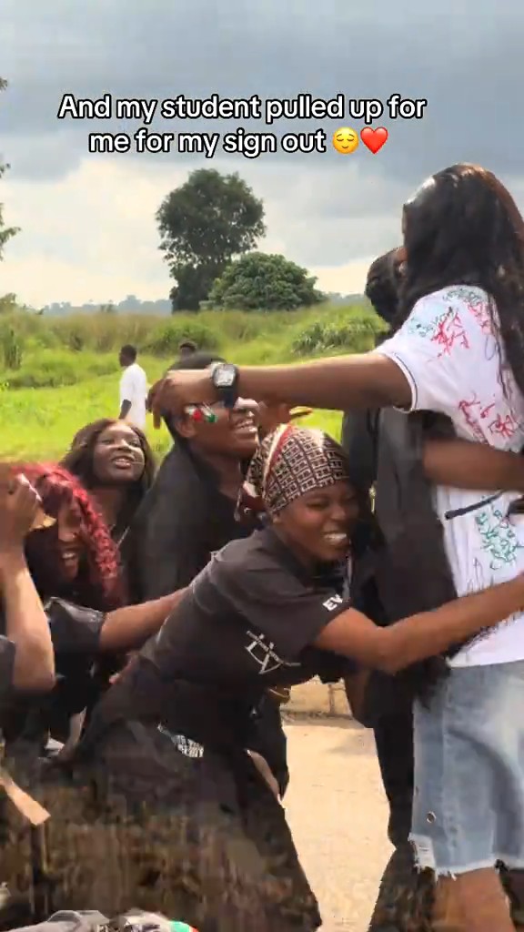 Makeup artist graduates from university as all her apprentices currently learning makeup under her at her shop turn up to celebrate her on her sign-out day.