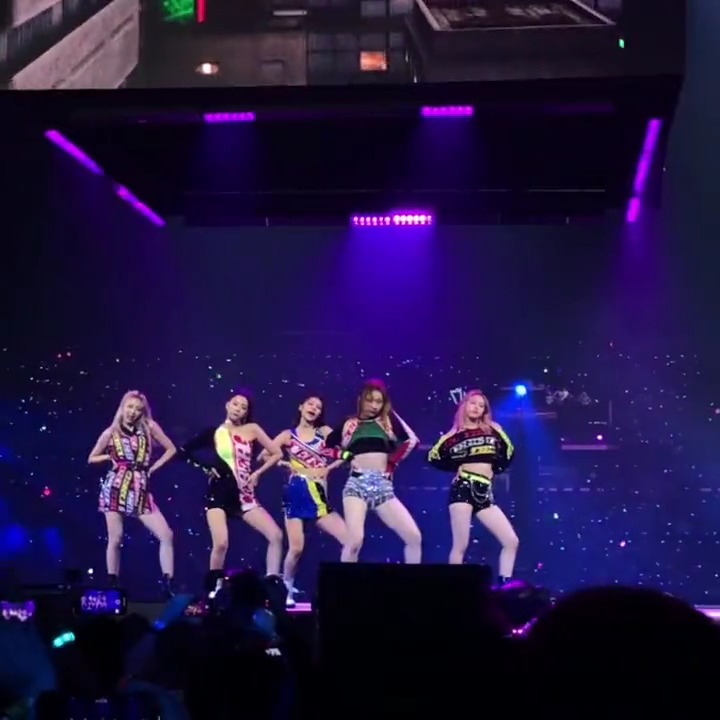 An old clip of ITZY showcasing their stage presence and high energy while performing ‘ICY’ at KCON 2019 has resurfarced online.