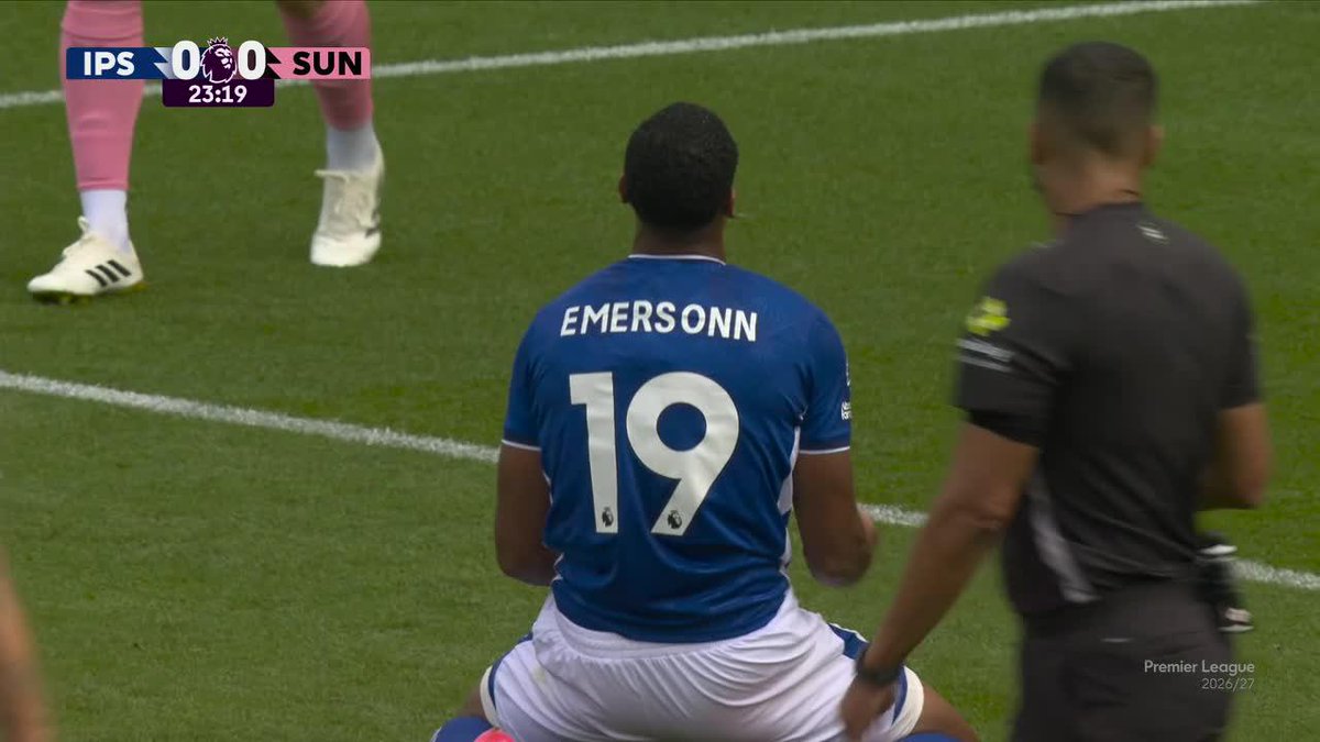 ¡JULIO ENCISO CONDUCCIÓN! El paraguayo recuperó en campo propio, se mandó una corrida memorable y le sirvió el gol en bandeja a Emersonn para que Ipswich Town abra el marcador ante Leeds en la fecha 1 de la #PREMIERxESPN. 📺 Mirá la Premier League por #DisneyPlus Plan Premium