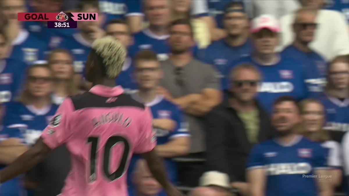 ¡¡GOLAZO ECUATORIANO EN LA #PREMIERxESPN!! Nilson Angulo y un tiro libre EX-QUI-SI-TO para Sunderland ante Ipswich Town en la fecha 1 del torneo. 📺 Mirá la Premier League por #DisneyPlus Plan Premium