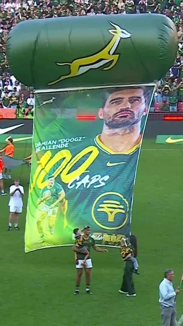 The Bok 100 Club welcomes their newest member 💯🇿🇦 Damian de Allende becomes the 10th South African to 100 Tests in Green and Gold 👏 📺 Stream #RugbysGreatestRivalry on DStv: