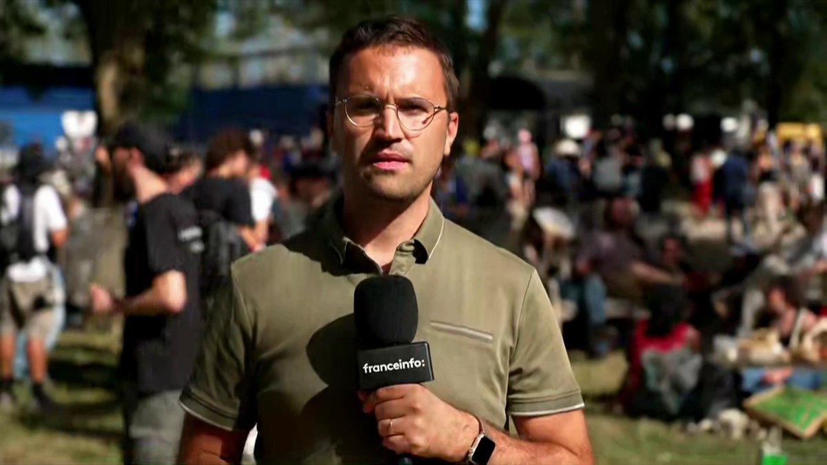 🔴 Matthieu Pigasse s'est-il rallié à Jean-Luc Mélenchon ? A Châteauneuf-sur-Isère, le banquier d'affaires a été chaudement accueilli à l'université d'été des Insoumis, samedi 22 août. "On va la gagner", a-t-il répété, évoquant la présidentielle de 2027. #canal16 #AMFIS2026