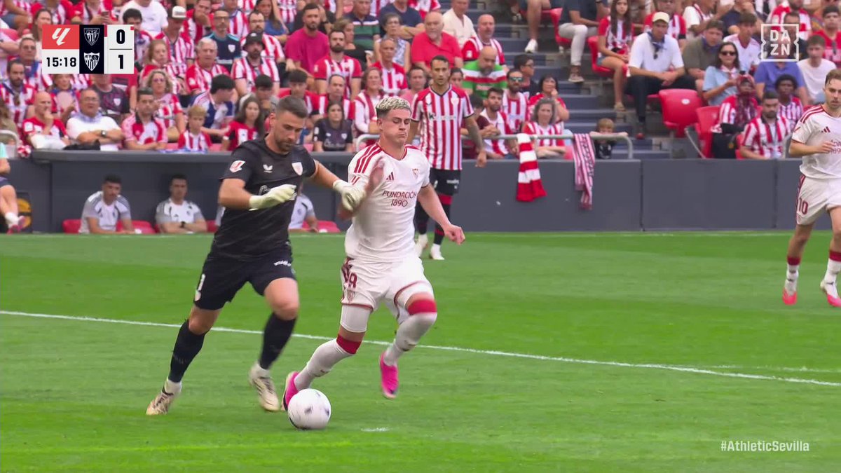 El Athletic Club pidió falta a Unai Simón en el gol que supuso el 0-1 del Sevilla FC #LALIGAenDAZN ⚽