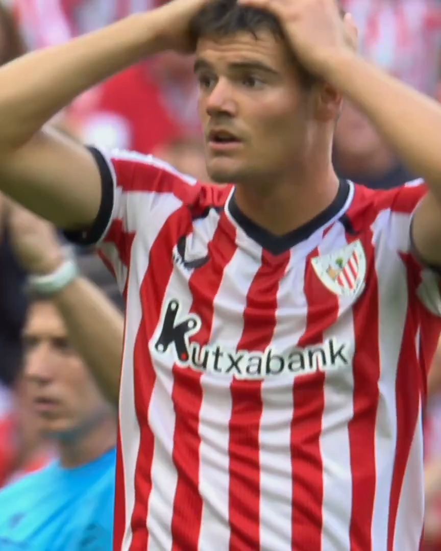 🤏 ¡Se marchó por poco la volea de Peio Canales en el AthleticSevilla! LALIGAHighlights | VUELVELALIGA | Athletic Club