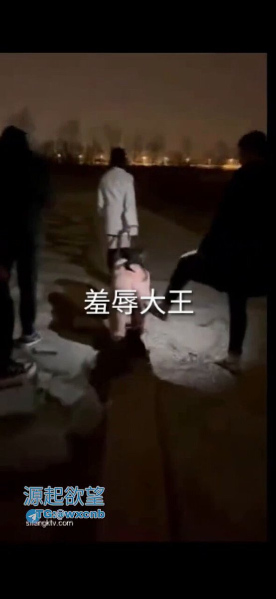 同样都是女人，这待遇怎么就差距那么大呢？ #女虐女 #羞辱 #恋足 #舔脚 完整版看我主页