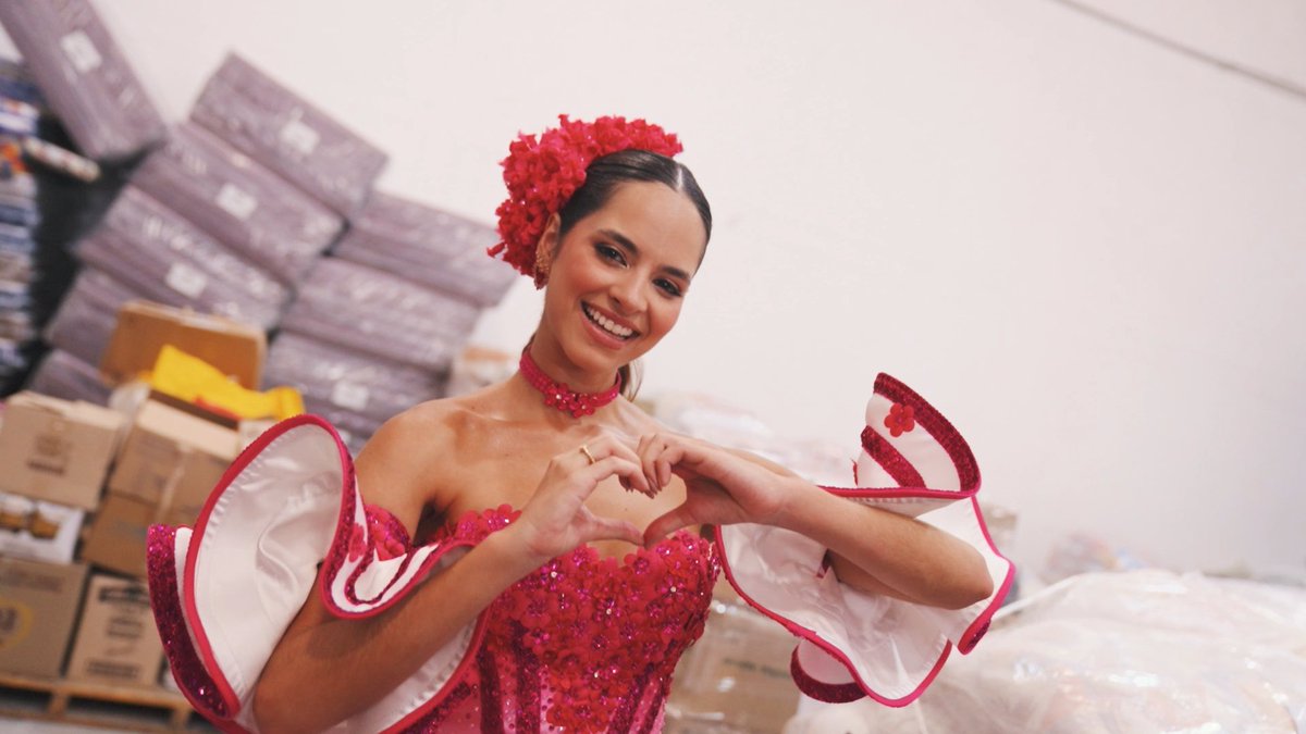 ¡Barranquilla tiene soberana! 👑🎉 Con Salwa Maloof Habib comienza una nueva historia para nuestro Carnaval: una fiesta pa’ todo el mundo, con solidaridad y siempre del lado de nuestros hacedores y de quienes hacen posible esta tradición. ¡Bienvenida, Salwa, nuestra Reina del #CarnavalDeBarranquilla2027! Esta es tu fiesta. ❤️💛💚