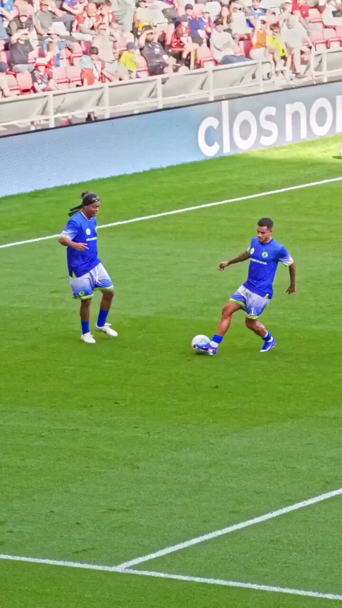 46 yaşındaki Ronaldinho'nun gösteri maçındaki performansı: