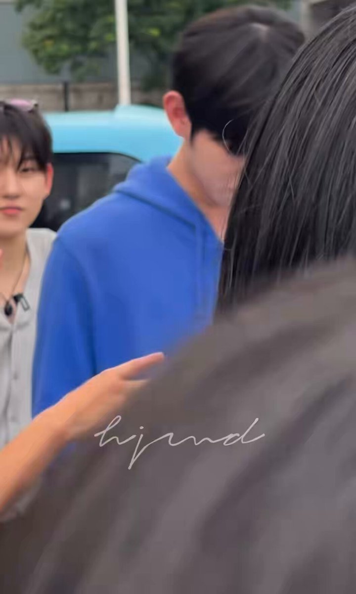 계훈이 브이넥 ㅇㅃㄷ...