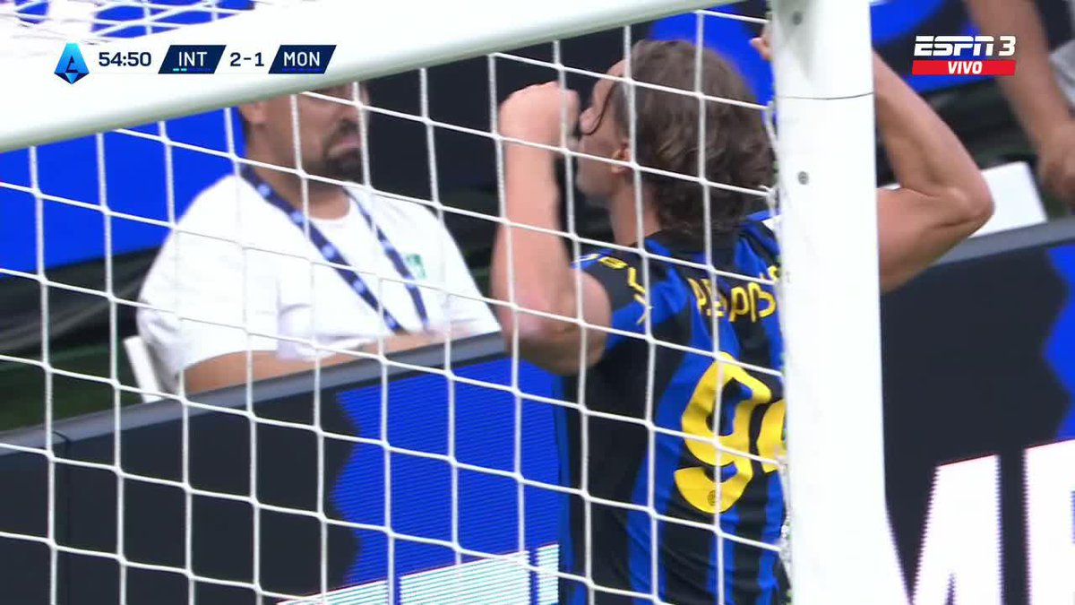 ¡PERO QUÉ DISTINGUIDO! Definición exquisita de taco de Pio Esposito para marcar el 3-1 de Inter contra Monza en la #SerieAxESPN. 📺 Mirá la #SerieA por #DisneyPlus Plan Premium