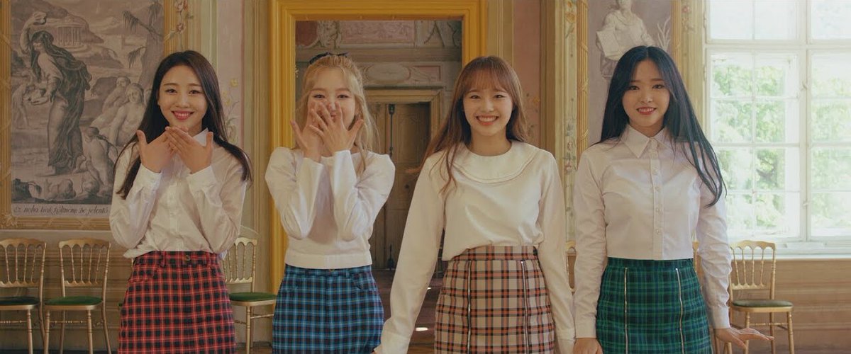acho que a cereja no debut do loona foi esse feat perfeituxo com a grimes
