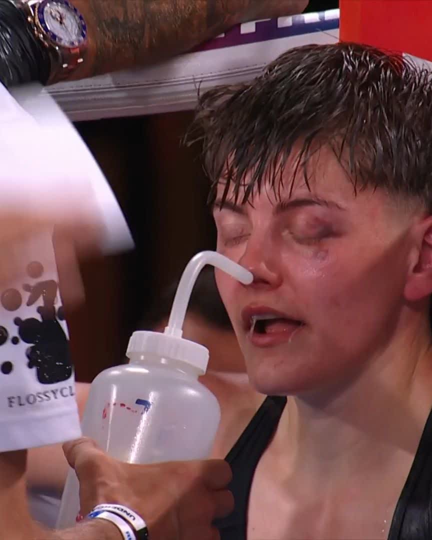 The Ellie Hellewell corner have seen enough 👋 The relentless Tiah-Mai Ayton picks up the Commonwealth Featherweight Title after six rounds 🛡️