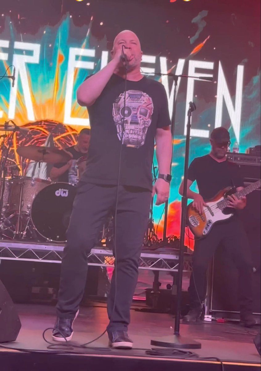 FINGER ELEVEN PREFORMING KANE’S ICONIC THEME SONG ‘SLOW CHEMICAL’ AT A RECENT SHOW IN LAS VEGAS 🔥