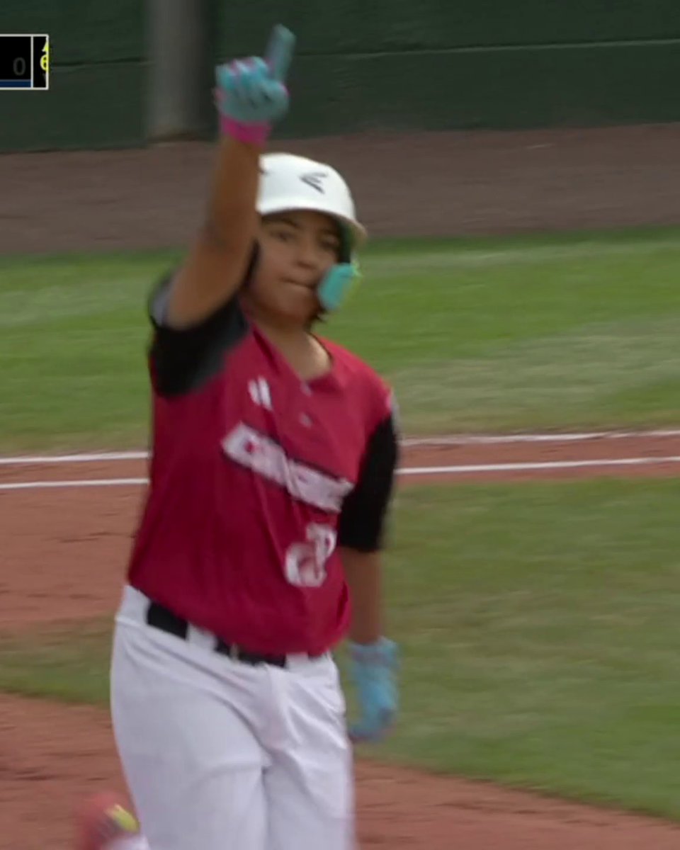 Sha Hassko's mom was locked in the whole at-bat 😅 She was so proud of his home run 🔥