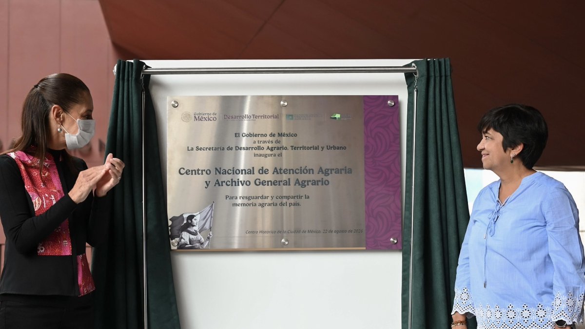 En Ciudad de México, la presidenta Claudia Sheinbaum Pardo inaugura el Archivo General Agrario y el Centro Nacional de Atención Agraria. Este recinto de 45 mil metros lineales alberga millones de documentos que representan la memoria agraria de México. También resguarda los decretos firmados por el presidente Andrés Manuel López Obrador que restituyen tierras a los pueblos originarios.