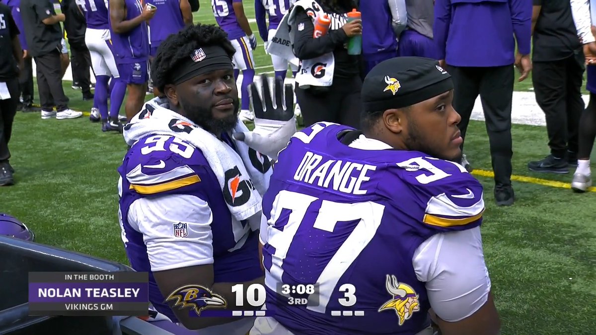 Hi ™️ and @orangedomonique 👋 📺: FOX 9 | NFL +