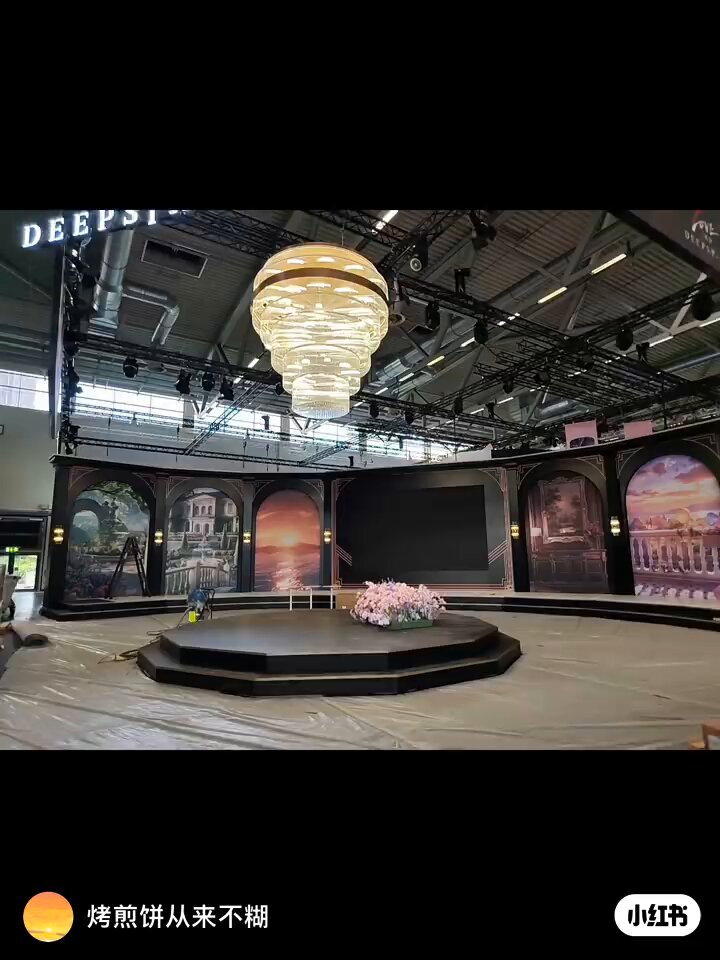 video of lads booth at gamescom! well.. idk what to interpret this as LOL #BringValkoBack #敖尹才是文化出海 #NoValkoNoMoney
