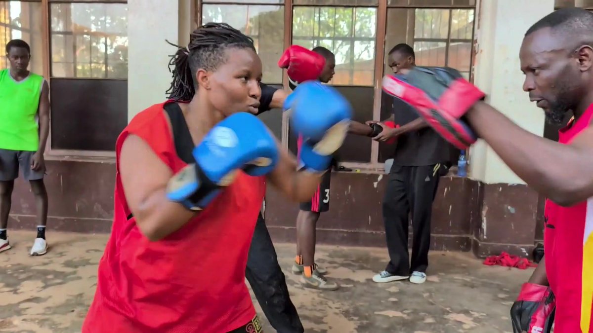 En RDC, elle est la seule boxeuse professionnelle de tout le Sud-Kivu. Lydia Bongwa s'apprête à combattre ce dimanche, chez elle, à Bukavu, l'ougandaise Martha Akinyi. Portait de cette jeune sportive congolaise engagée.
