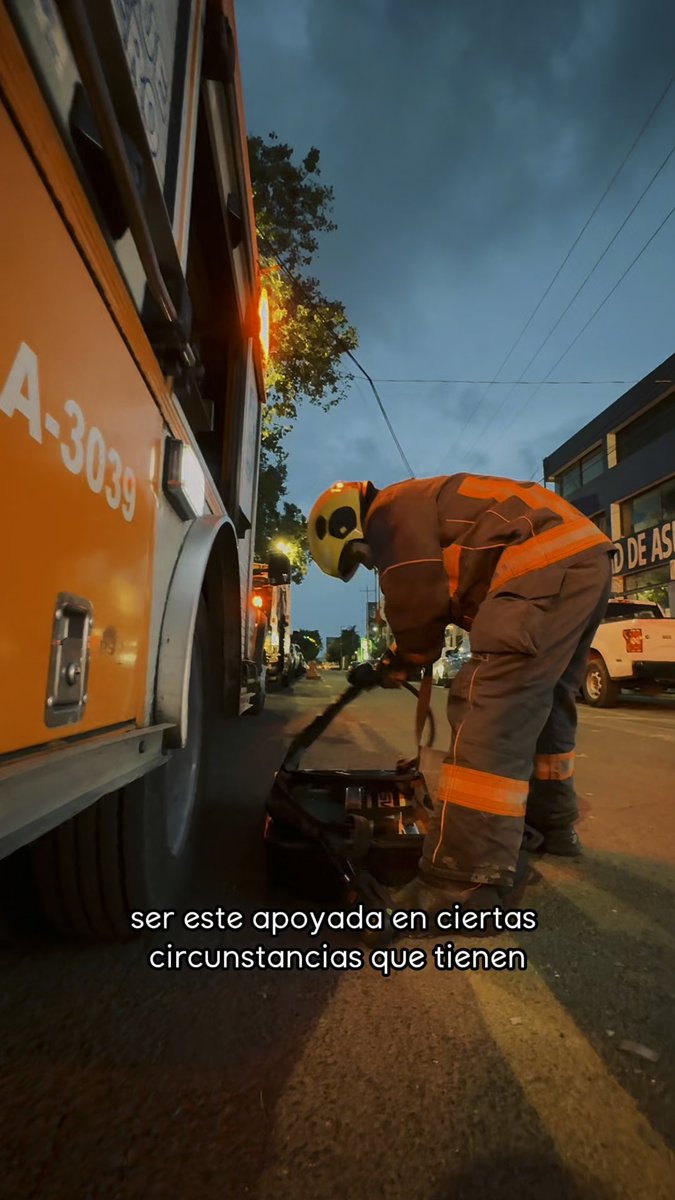 🧑🏻‍🚒👨🏻‍🚒 Hoy reconocemos a nuestras bomberas y bomberos de #PueblaCapital, gracias por su valentía, entrega y compromiso con las familias de nuestra ciudad. Su trabajo nos recuerda que detrás de cada emergencia hay personas dispuestas a ayudar para salvar una vida. ¡Feliz Día del Bombero! 👏🏼🚒