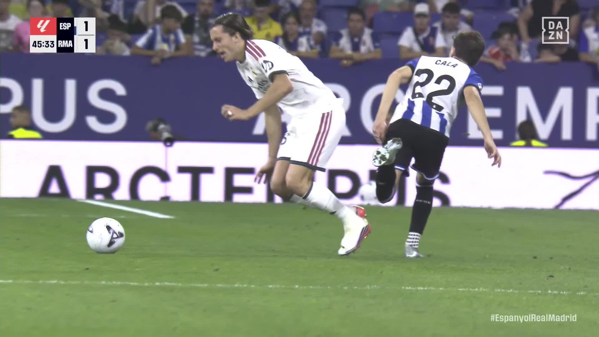 El Real Madrid pidió la segunda amarilla para Cala por su falta a Álvaro Carreras #LALIGAenDAZN ⚽