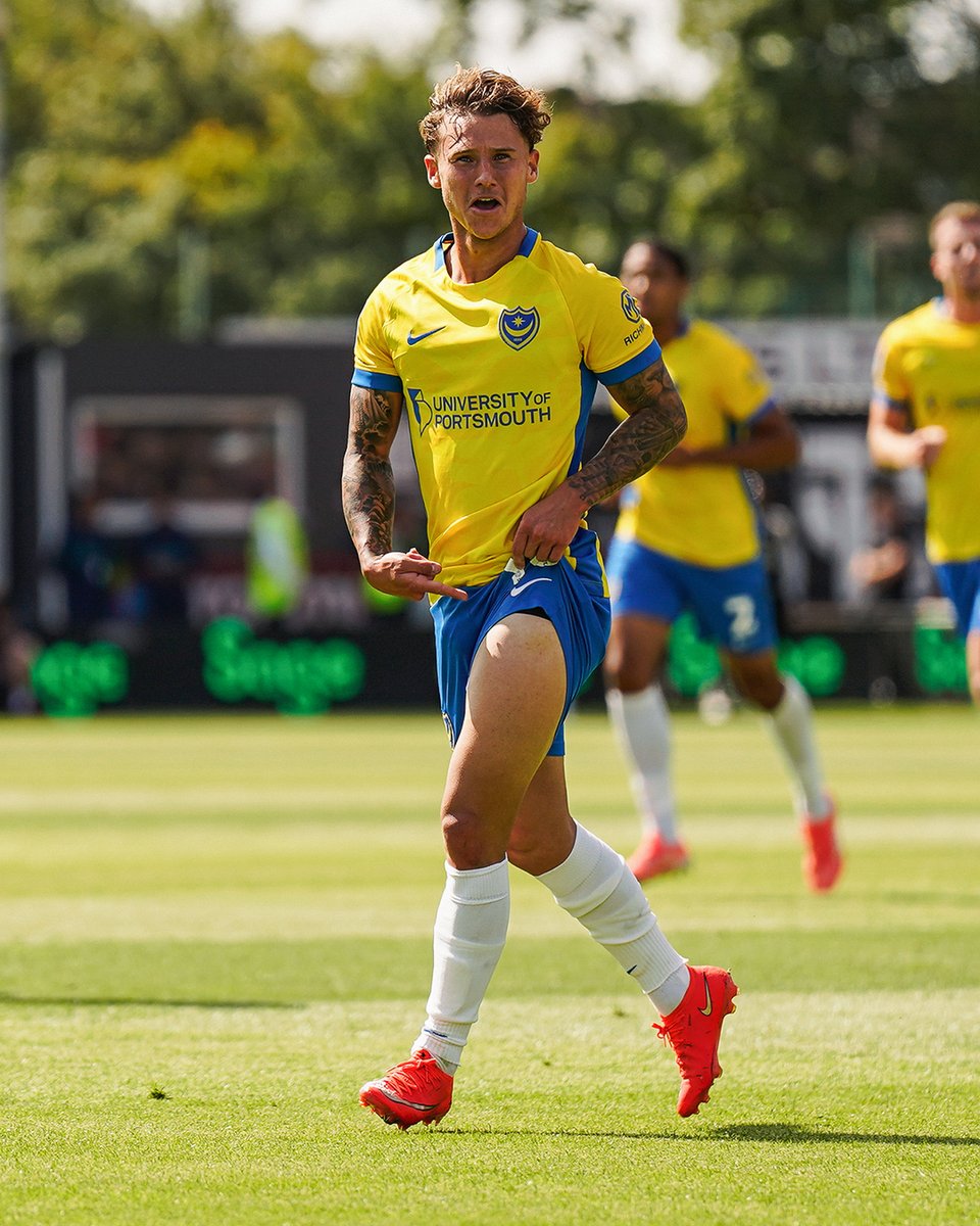🇭🇷🤯 Now that's what you call a proper free-kick. Adrian Segecic (22) with a quality strike for Portsmouth! 🚀