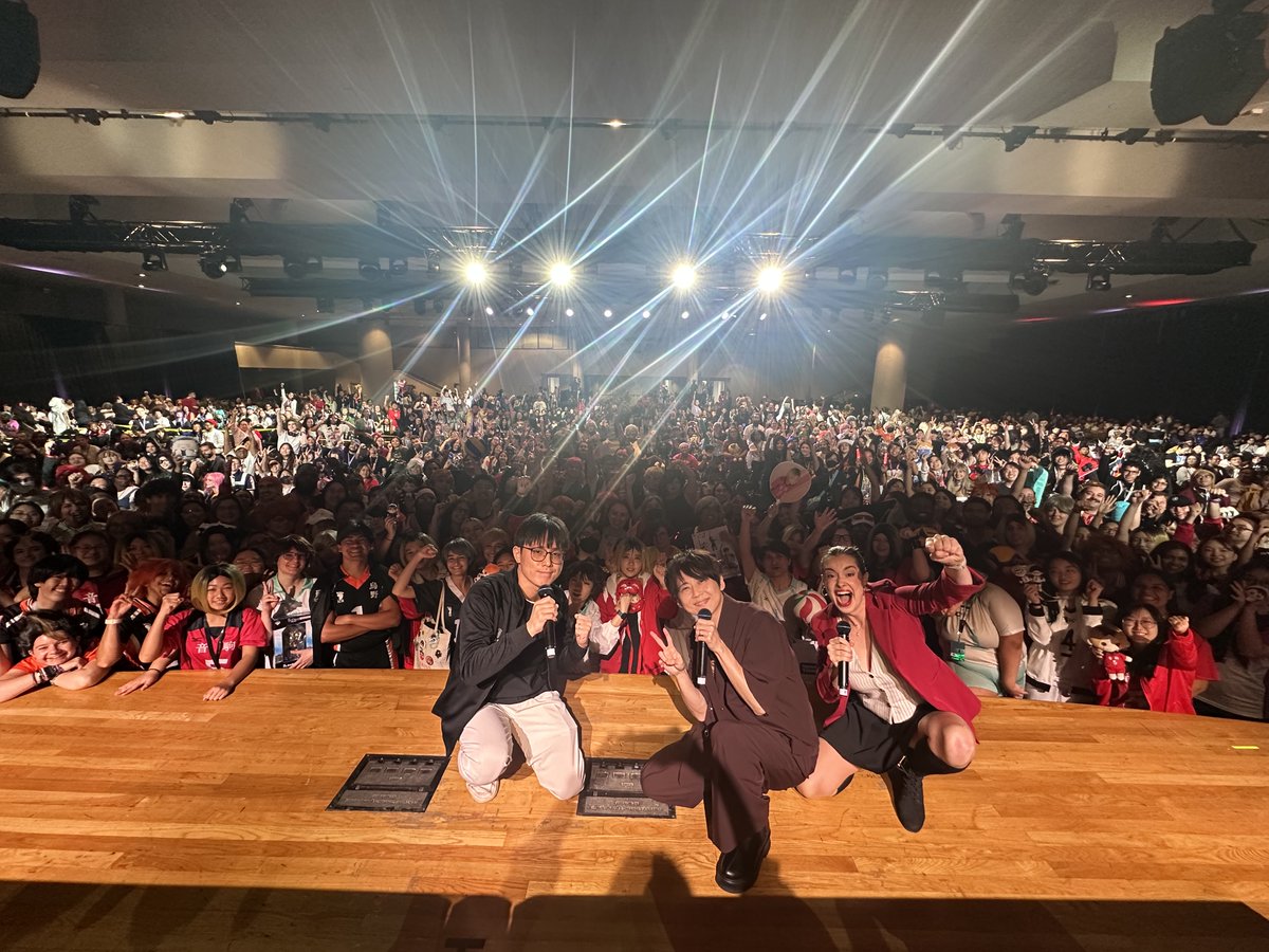 / #ハイキュー !! #AnimeNYC ありがとうございました🏐 \ ニューヨークで開催中のAnimeNYCに 孤爪研磨役 #梶裕貴 さんと 製作プロデューサー齋藤響が登壇! 「ゴミ捨て場の決戦」の懐かしい話から貴重な生アフレコまで! 英語での「たーのしー」の披露に 会場は大盛り上がりでした🐈 #hq_anime