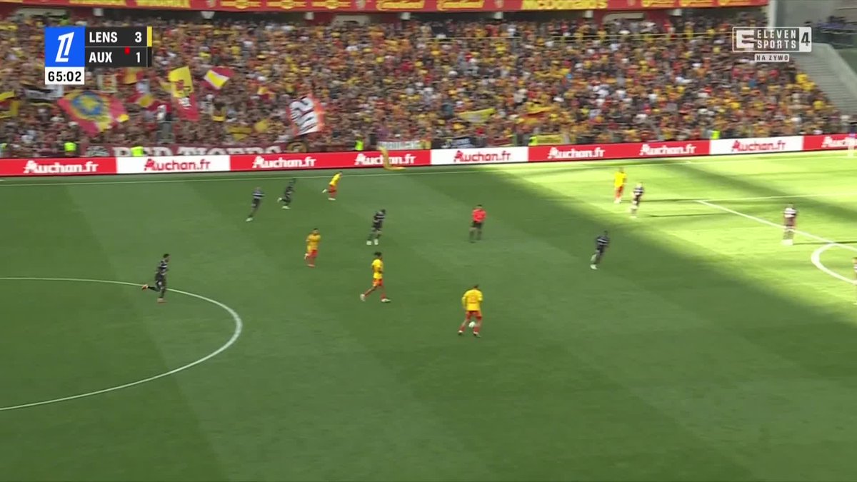 ลwietne wejลcie do RC Lens ma Michaล Skรณraล! ๐ต๐ฑ๐ฅ Dziล Polak zanotowaล asystฤ przy czwartym golu swojej druลผyny w meczu z AJ Auxerre โฝ๏ธ๐ #modanafrancjฤ