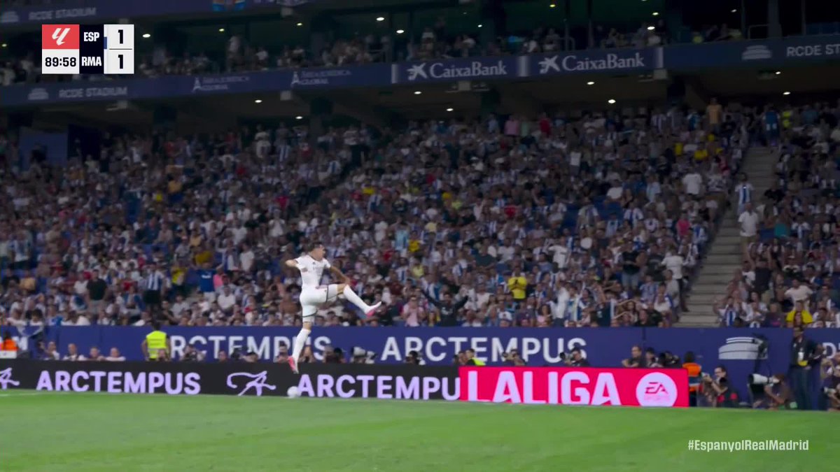 🇪🇸 エスピが決勝点 ⚪️ 途中出場の21歳FWエスピが劇的な決勝点。 今夏加入の大型ストライカーがレアル・マドリーを勝利へ導く。 🎥:U-NEXTフットボール