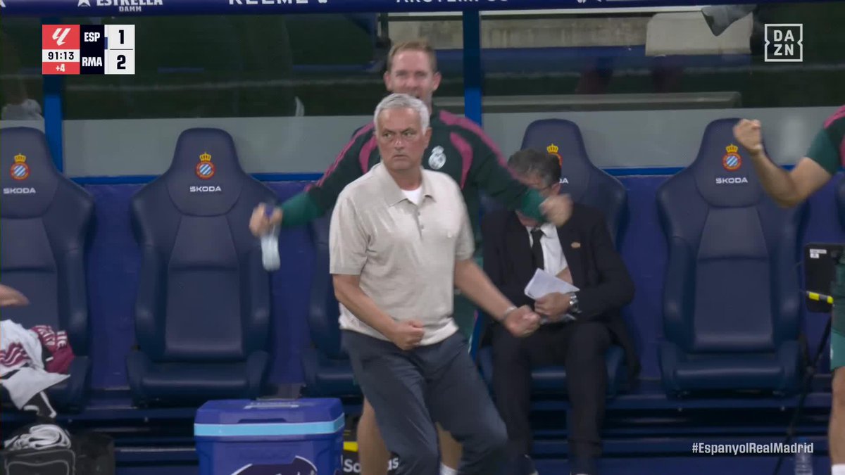 JOSÉ MOURINHO SIENDO JOSÉ MOURINHO Su celebración del gol del triunfo del Real Madrid en el descuento 💥 #LALIGAenDAZN ⚽
