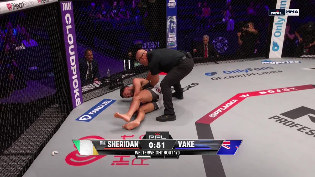 EOIN SHERIDAN WITH A BIG KNEE 😱 WHAT A WAY TO START US OFF IN TAMPA #PFLTampa presented by @visitspc | 📺Prelims LIVE NOW on the ESPN App | Main Card 9PM EST on ESPN