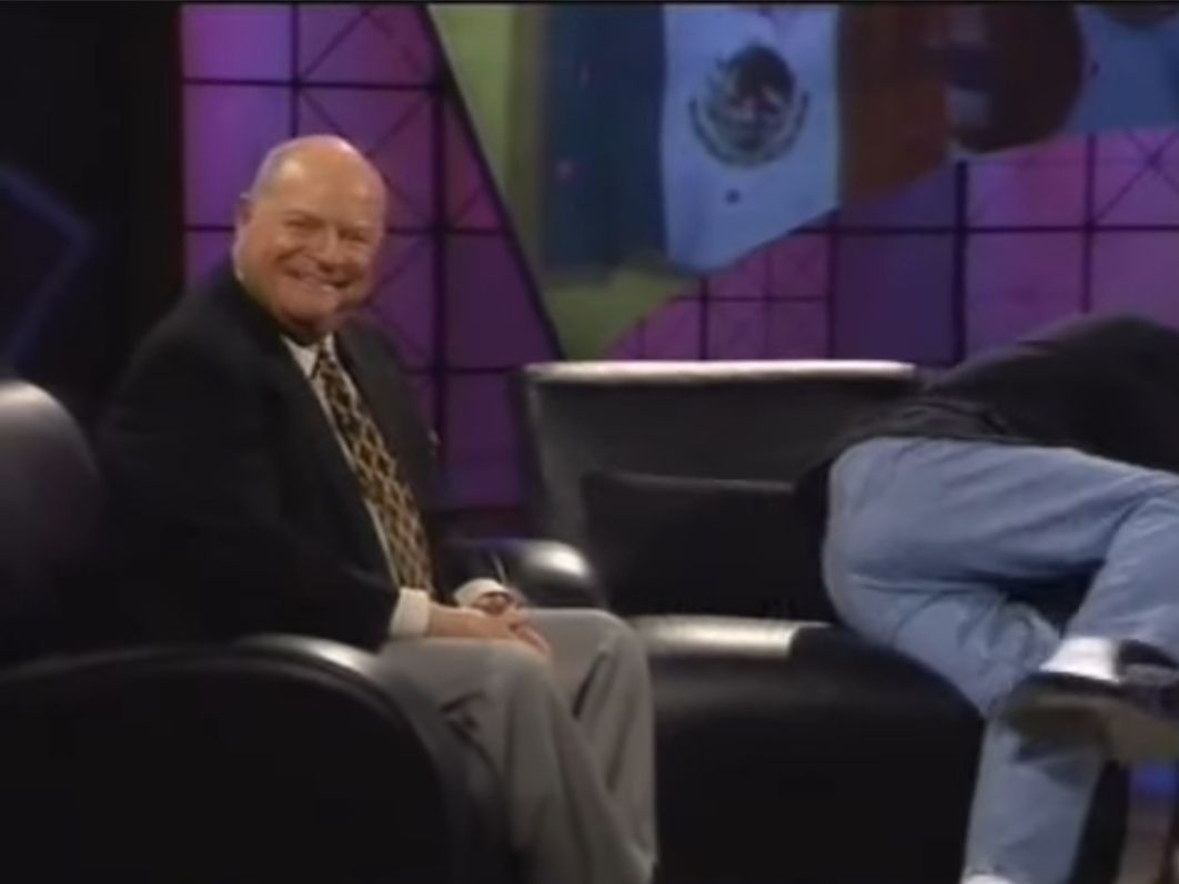 Dennis Miller brought Don Rickles on his show and started gushing about his unmatched timing and how no one made him laugh harder… So Rickles sat down and immediately turned the entire interview into a full-scale roast parade firing at Miller, the audience, and every caller without missing a beat. The “black chick bucket of M&Ms” line, the fly open short act gag and the way he dismantled the race question are pure gold. For once the sharp tongued host was the one getting the full Mr. Warmth treatment and he still somehow made it even funnier. The hosts is genuinely a big time fan, this is pure 90s comedy history.
