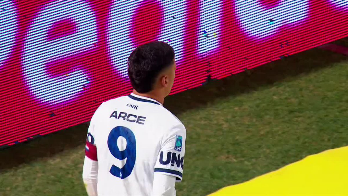 ¡¡EL PIBE ARRAYAGO EN MODO BOMBERO!! El juvenil defensor de 17 años de Independiente se lució con una enorme salvada en Avellaneda, para evitar el 1-0 de Alex Arce, luego de una fantástica asistencia de Maxi Salas.