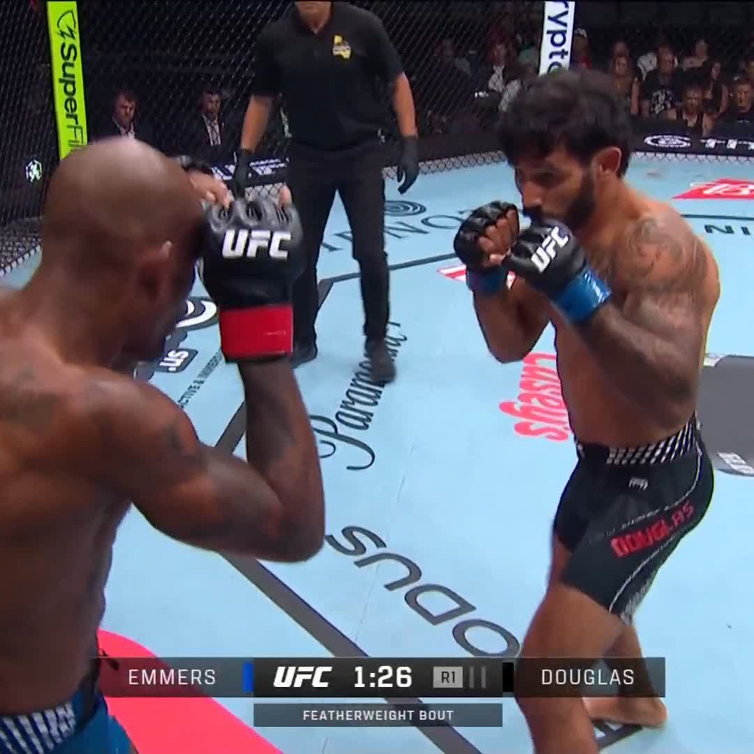 KOOOO AU PREMIER ROUND 💥 Jamall Emmers termine les préliminaires en beauté avec un KO au premier round ! 🔥 #UFCSacramento