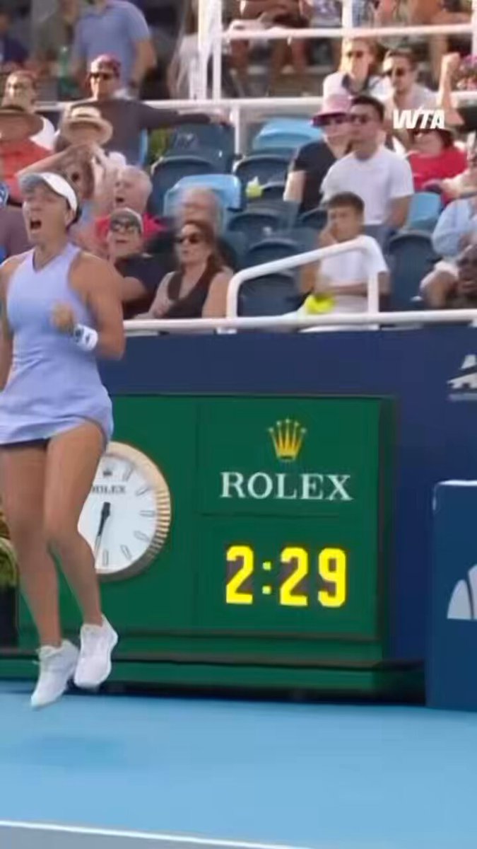 JESSICA PEGULA WINS THE POINT OF THE TOURNAMENT AGAINST IGA SWIATEK IN CINCINNATI. Not from this world. 😱😱😱😱😱😱