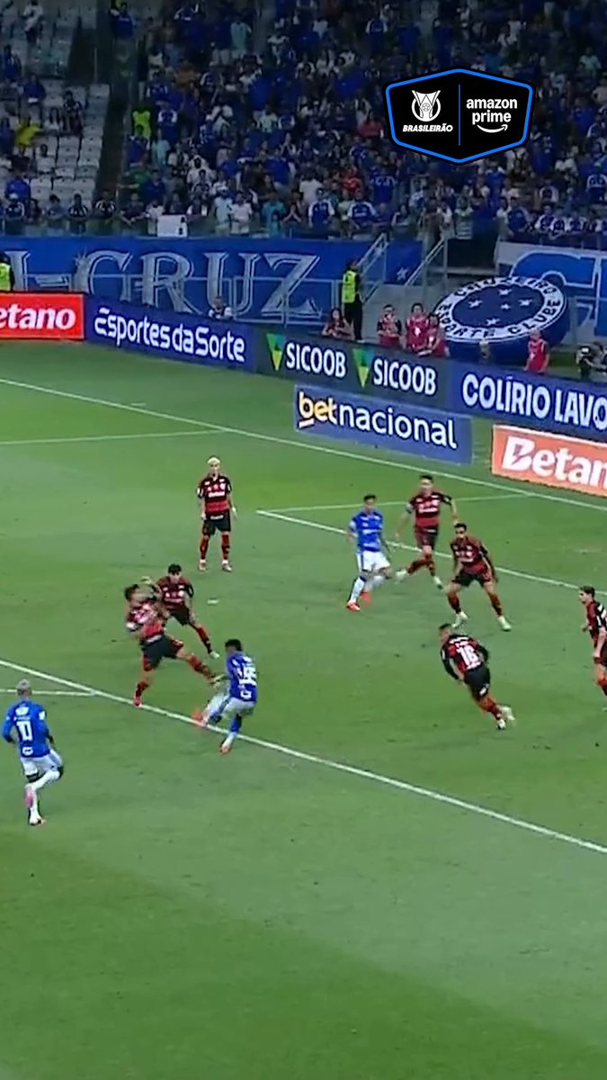 Outro golaço do Arroyo, e Samuel Lino no chão de novo! Cruzeiro 1x1 Flamengo! 🎥 Prime Video Sport Brasil