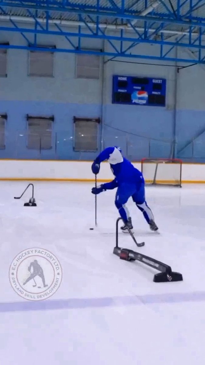 Braeden Cootes putting in that off-season work! 💪 Does he make the #Canucks out of training camp or is he AHL bound? 19+ | 🎥: IG/echockeyfactory