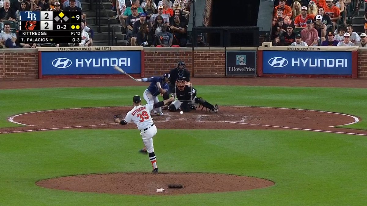 Tyler lays out for the clutch catch to end the inning 😮💨