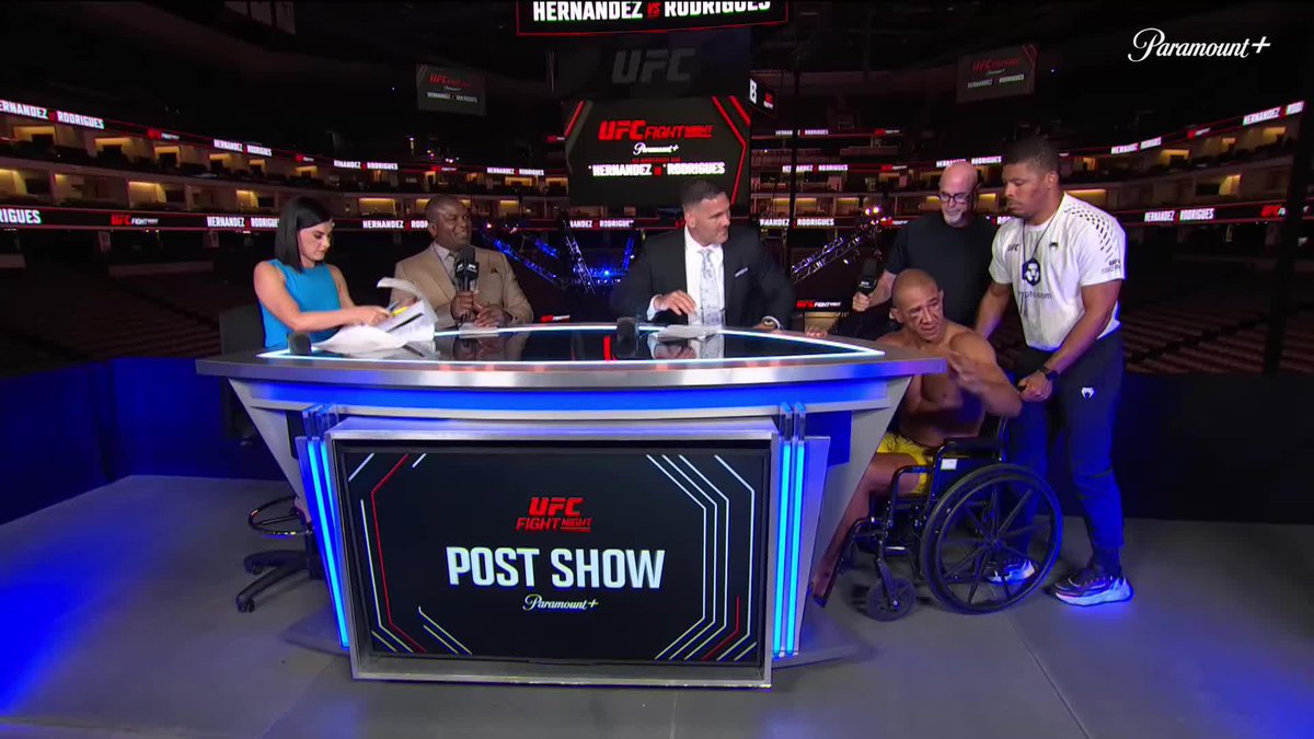 Robocop rolled up to the post-fight show in a wheel chair Absolute warrior 😤 📺 Paramount+