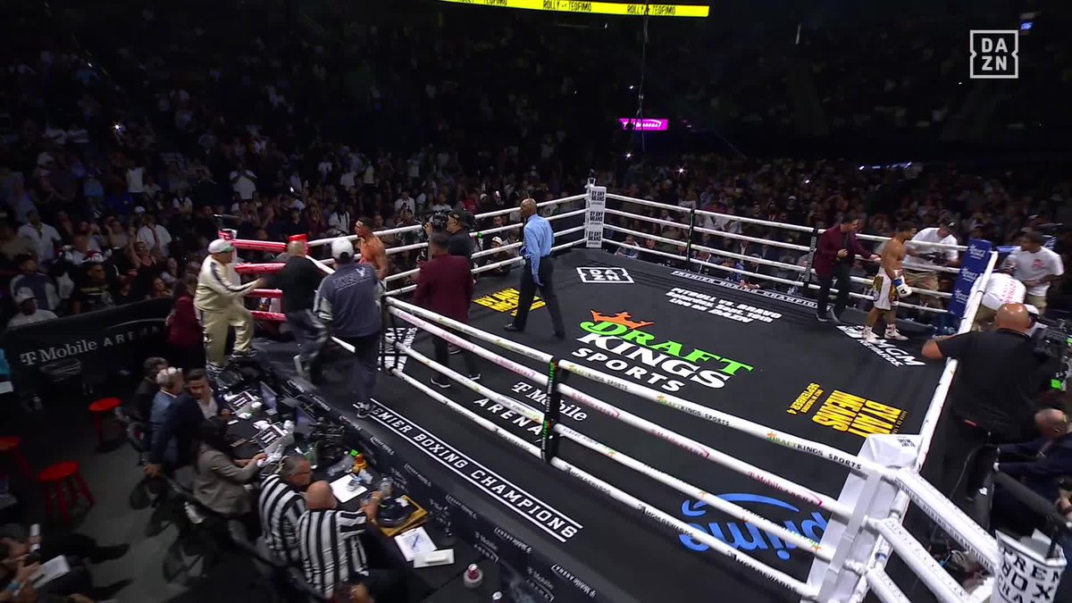OMG‼️ TEO IS HURT 😮 Buy #RollyTeofimo NOW at | LIVE NOW on DAZN and DAZN on Prime ▪️