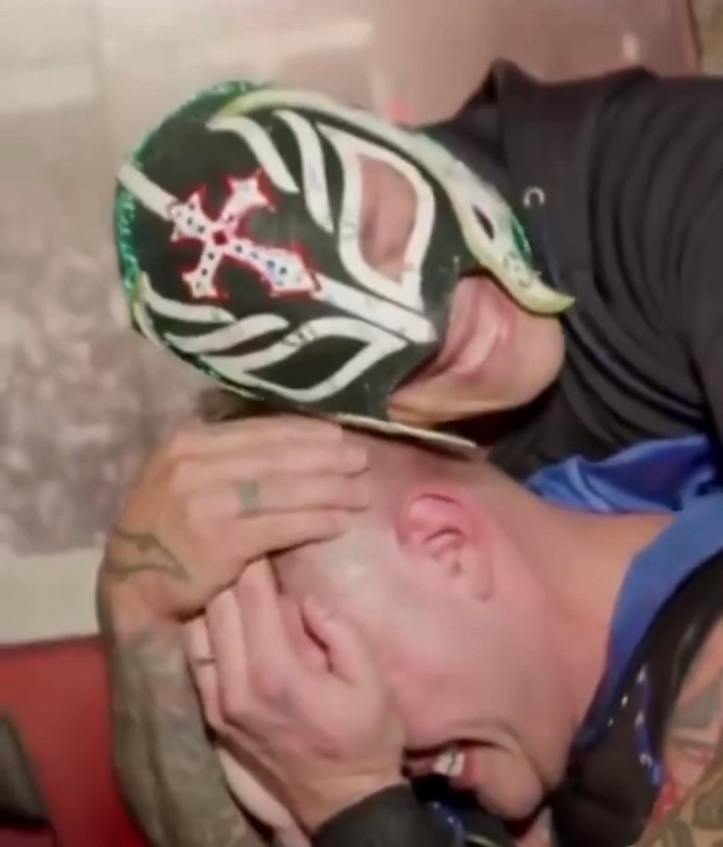 Dominik Mysterio breaks down in tears after his debut match Standing Ovation in gorilla from everyone. What a powerful moment captured here Vince McMahon: “You should be very proud of yourself”
