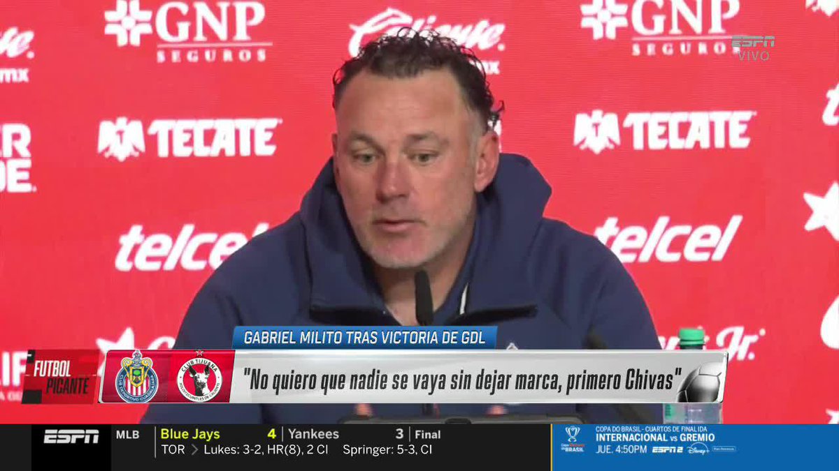 "PRIMERO CHIVAS" "No quiero que nadie se vaya sin dejar marca" Milito habló tras la salida de la Hormiga González
