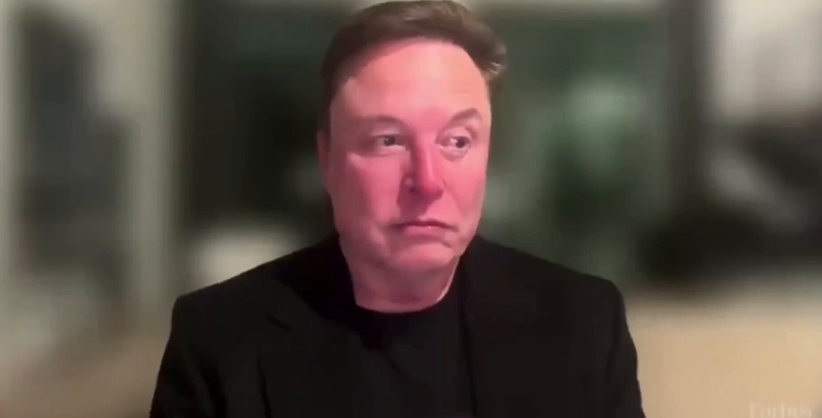 🫣 Elon Musk lanza una predicción brutal: En 5 años, la IA podría superar la inteligencia combinada de toda la humanidad. Y en apenas 5-6 años, la economía podría duplicar su tamaño gracias a la IA y la robótica. La pregunta ya no es si esto va a cambiar el mundo. La pregunta es quién estará preparado para aprovecharlo.